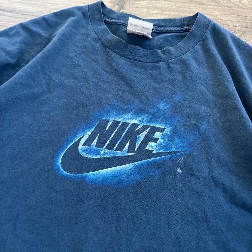 Nike Men's Blue and Navy T-shirt